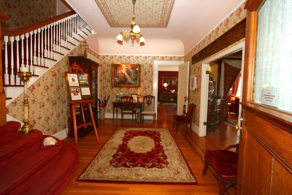 Guest house Lion And The Rose Victorian