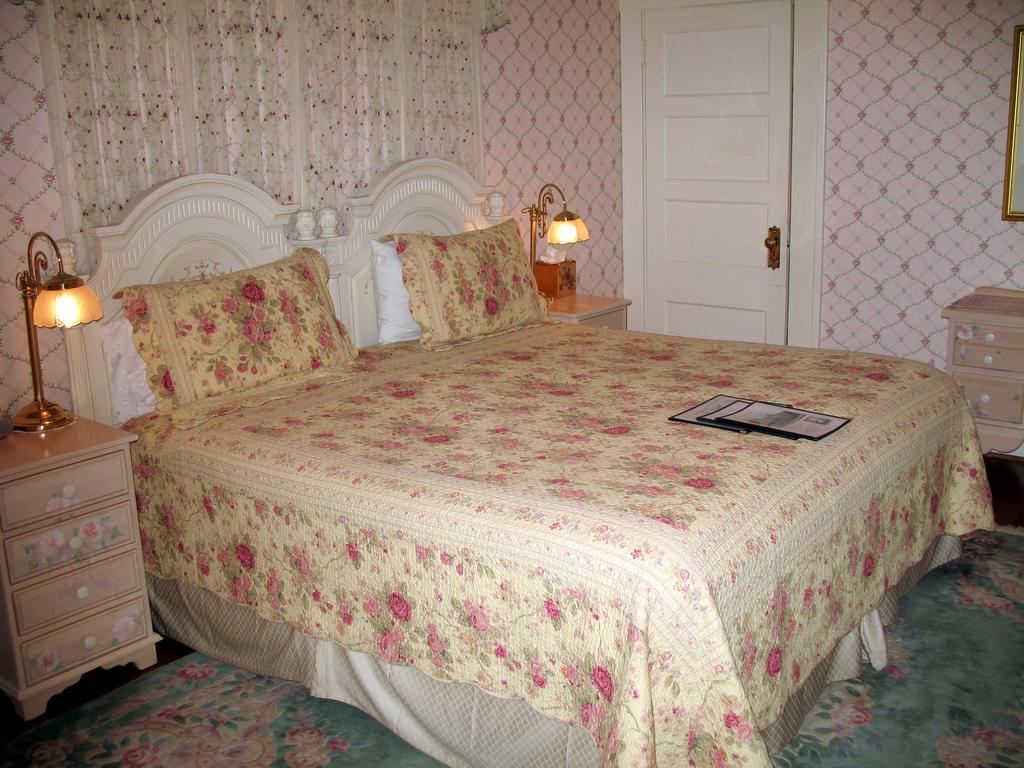 Lion And The Rose Victorian Guest house 2*