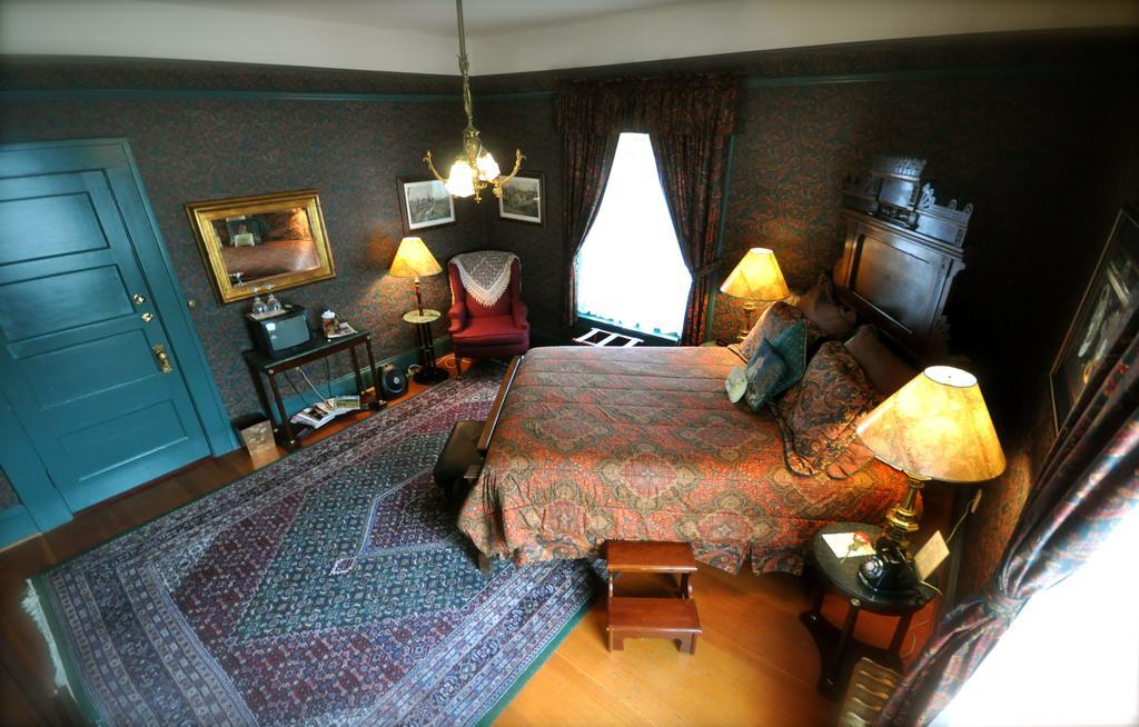 Guest house Lion And The Rose Victorian