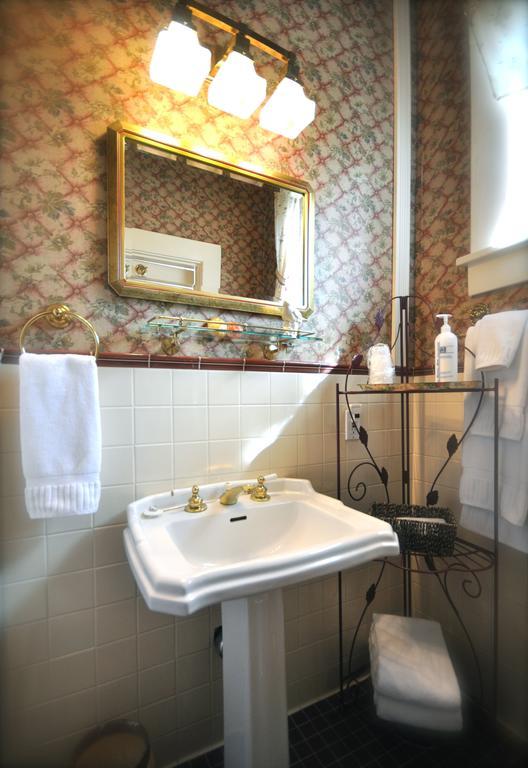 Lion And The Rose Victorian Guest house Portland
