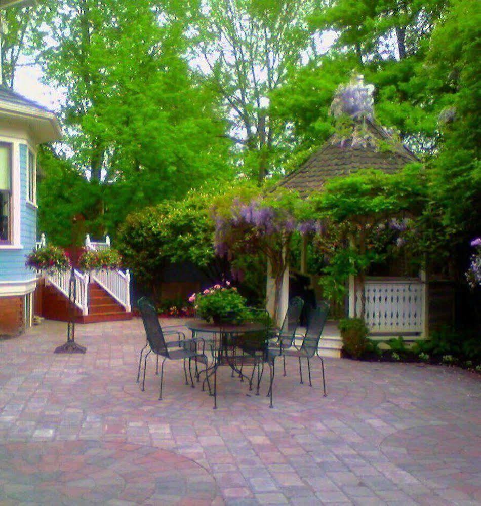 Guest house Lion And The Rose Victorian 2*