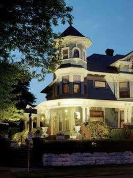 Guest house Lion And The Rose Victorian