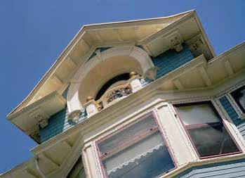 Lion And The Rose Victorian Guest house 2*